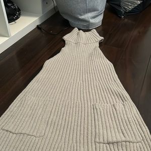 High neck, soft dress with pockets